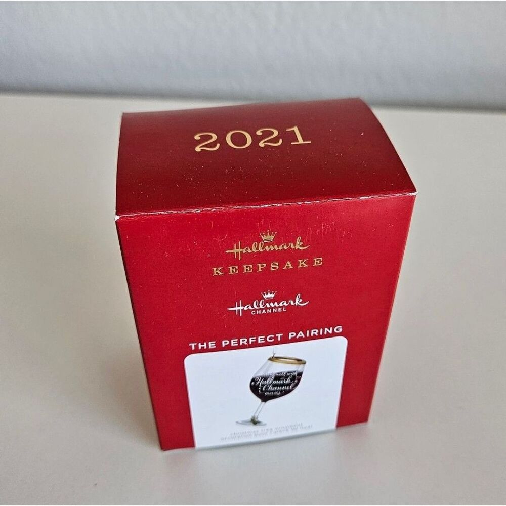 NWT Hallmark | 'Pairs Well With Hallmark Channel Movies' Christmas Ornament - Picture 6 of 6